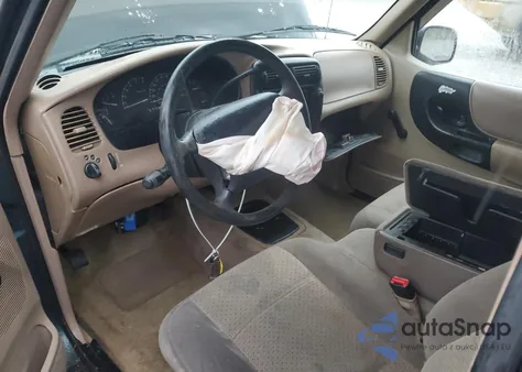 1998 Mazda B4000 Cab Plus z USA, uszkodzony, nr VIN 4F4YR16X9WTM06683